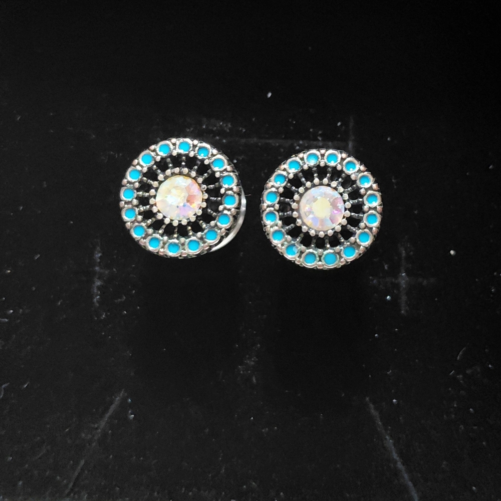 Mystic Metals Turquoise Western Themed Iridescent Crystal Metal Size 00